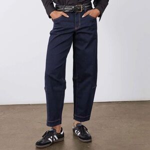 Ruti The Ultimate Barrel Leg Jeans 2.0 in Nyx Dark Wash Size 4